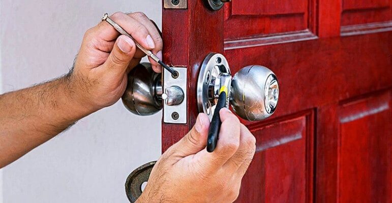 Kiểm tra lại khóa cửa an toàn chống trộm